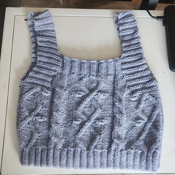 Kendall & Kylie Light Gray Knit Crop Tops - Picture 2 of 7